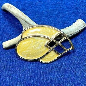Vintage 80s Day-Lor Leaf shape Gold tone and Enamel Swirl Fashion Belt Buckle